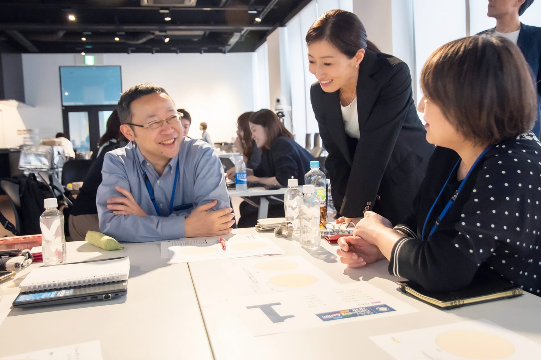 質問に回答しているマニヤン氏