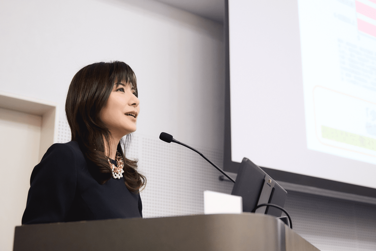 基調講演中の小室淑恵氏