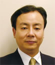 足達 英一郎